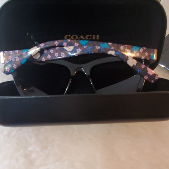 SOLD Coach HC8208 BLACK Floral sunglasses - Picture 5 of 5